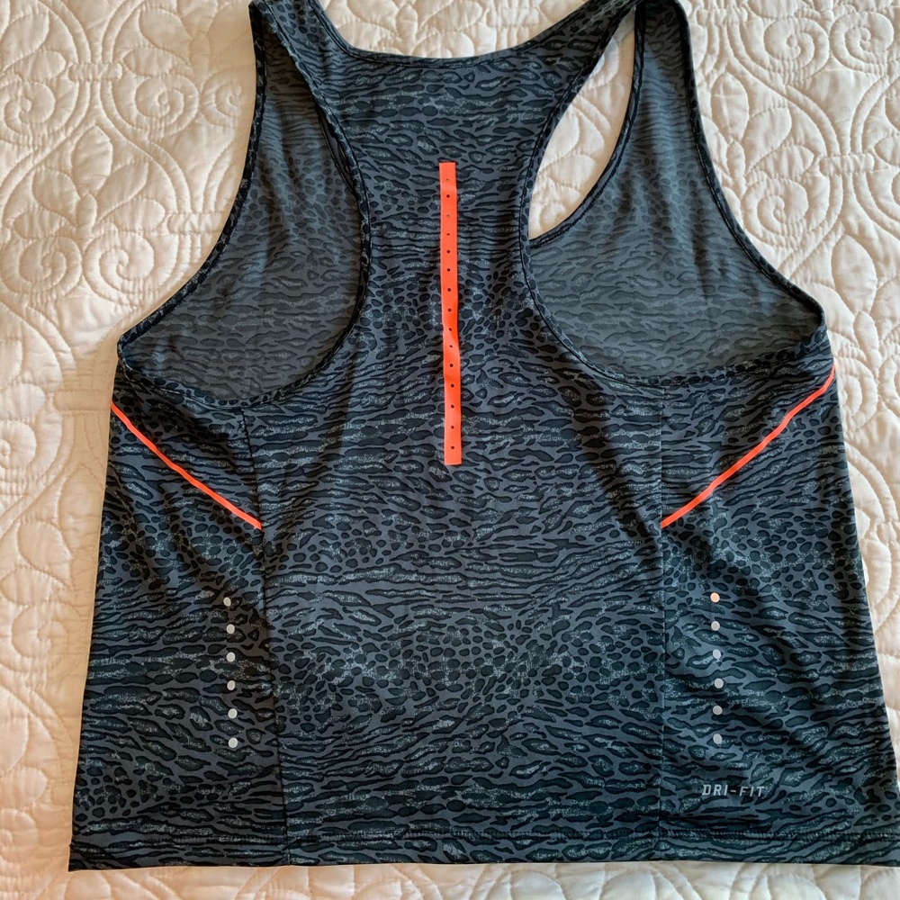 Nike Racer Back Pattern top - Picture 2 of 3